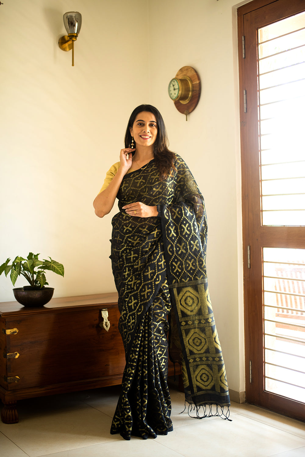 Black & Gold Bengal Linen Jamdani