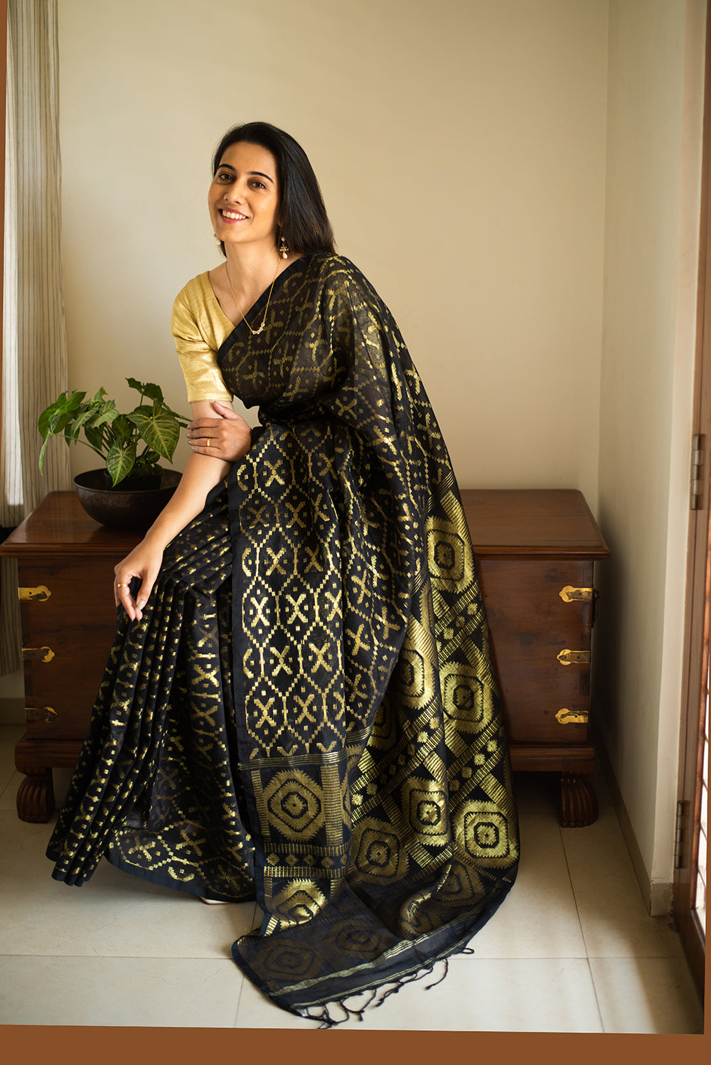 Black & Gold Bengal Linen Jamdani
