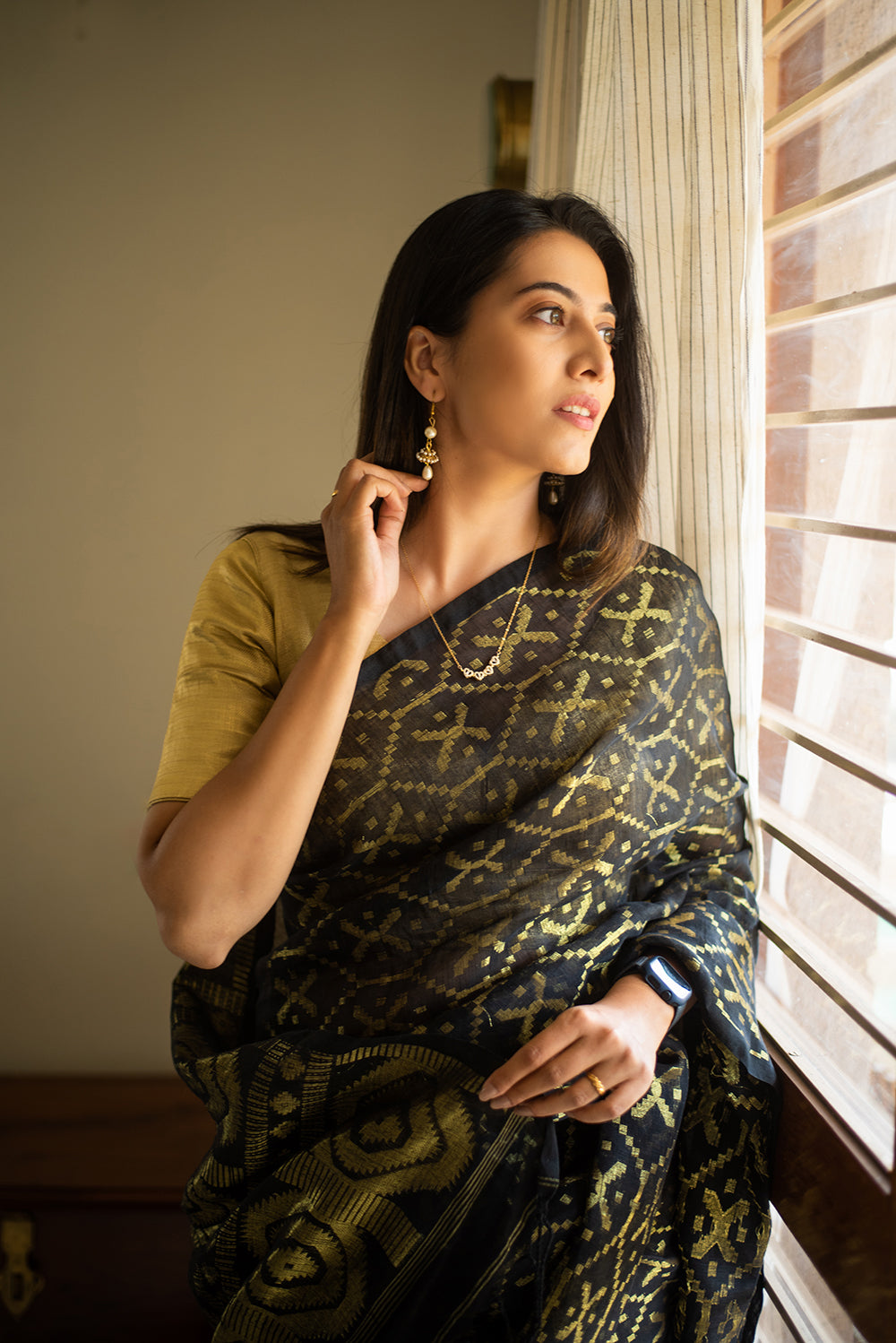 Black & Gold Bengal Linen Jamdani