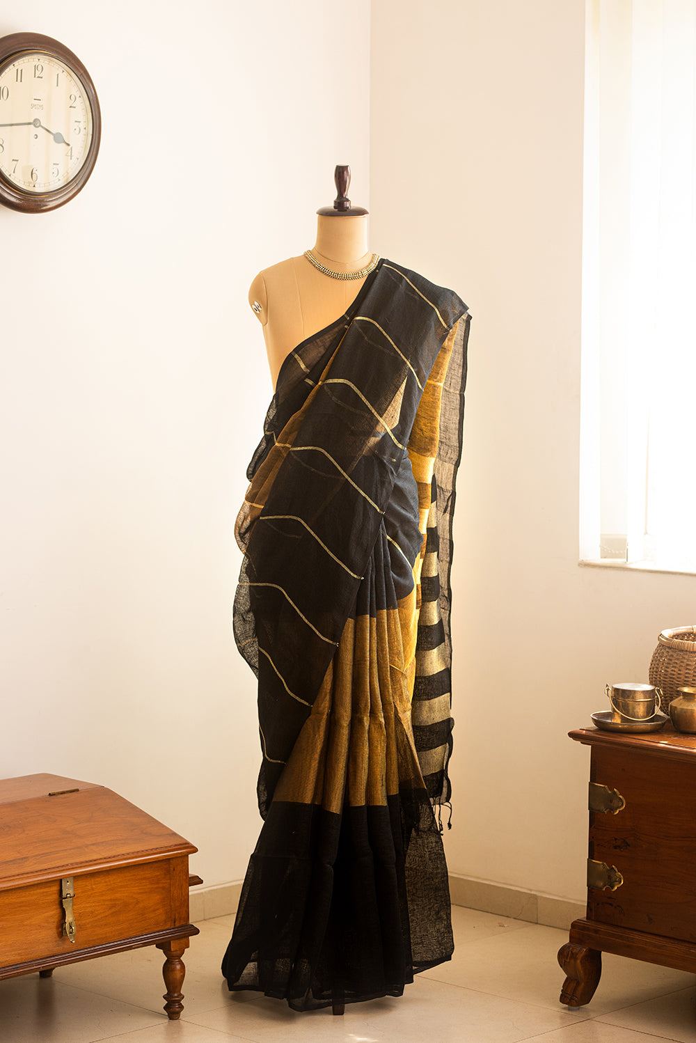 Black & Gold Bengal Linen & Tissue