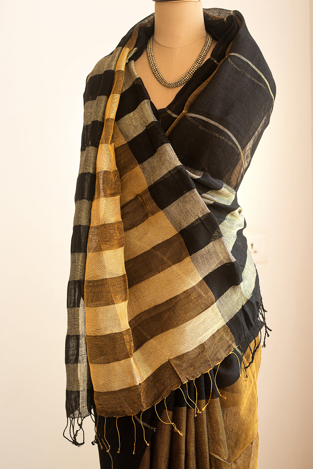 Black & Gold Bengal Linen & Tissue