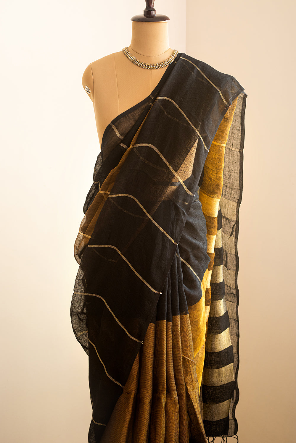 Black & Gold Bengal Linen & Tissue