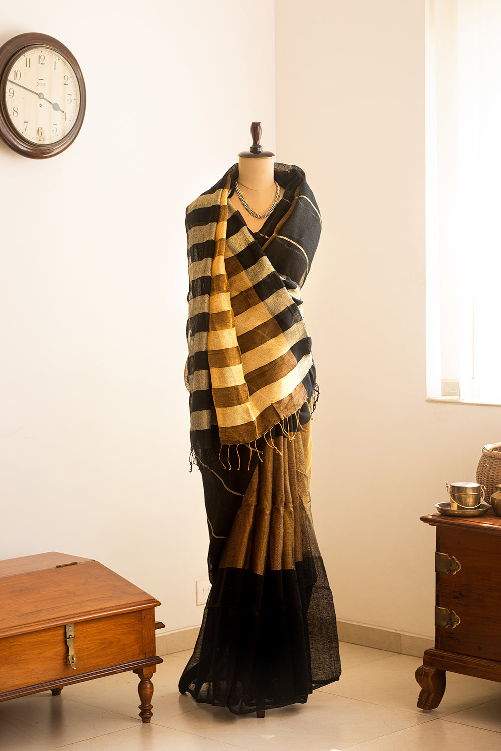 Black & Gold Bengal Linen & Tissue