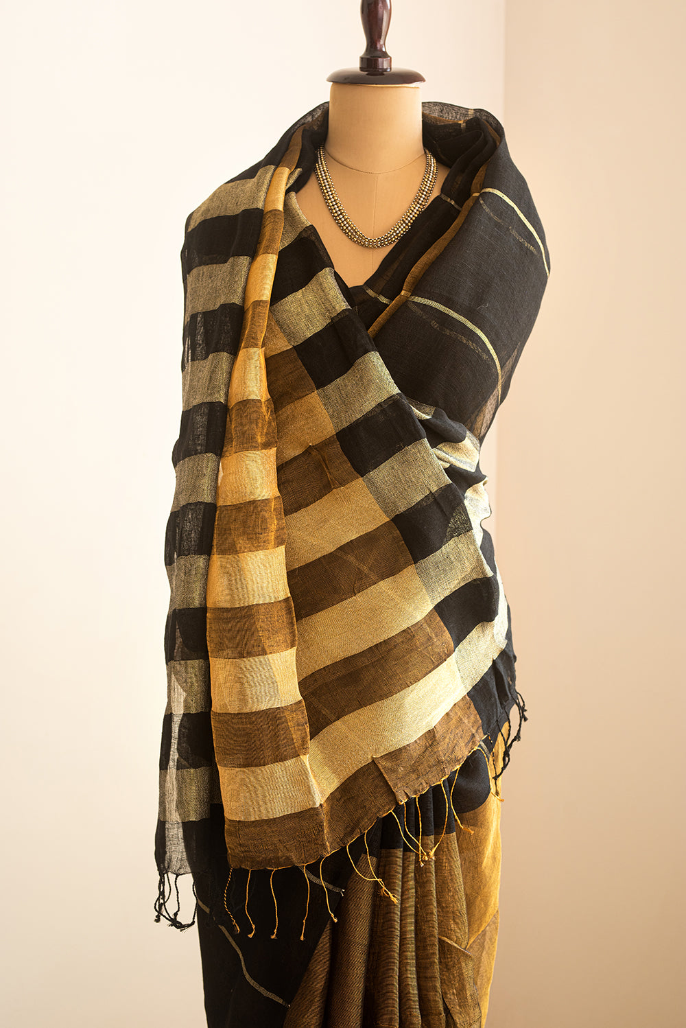 Black & Gold Bengal Linen & Tissue