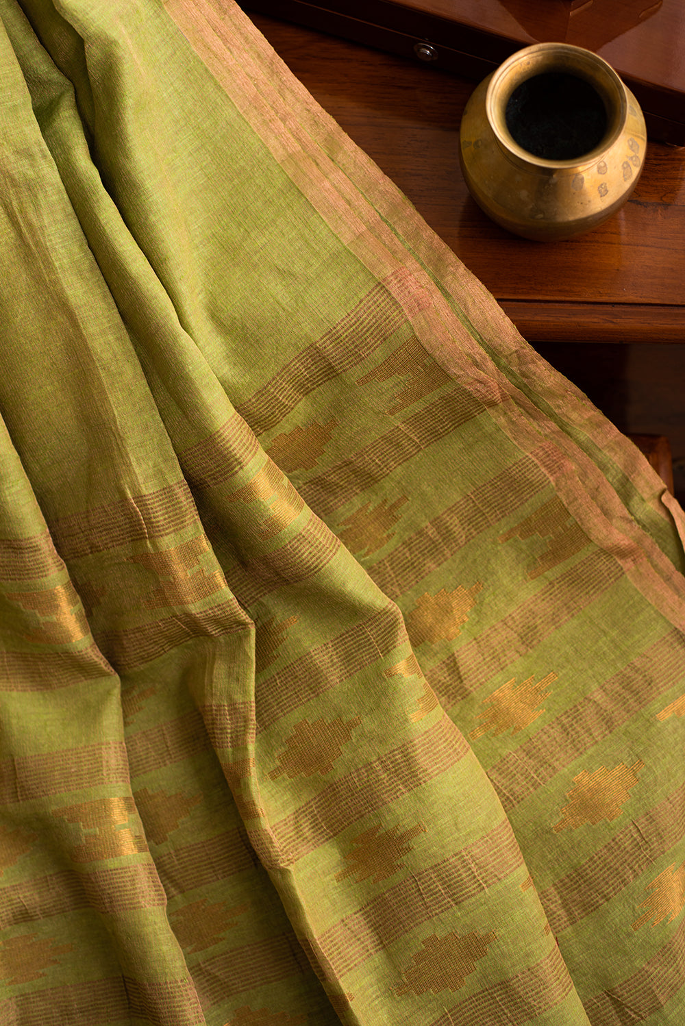 Leaf Green Bengal Matka & Tissue Jamdani